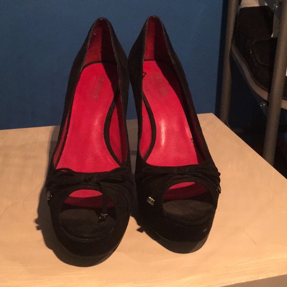 Black and red Guess stilettos heels - Picture 2 of 3